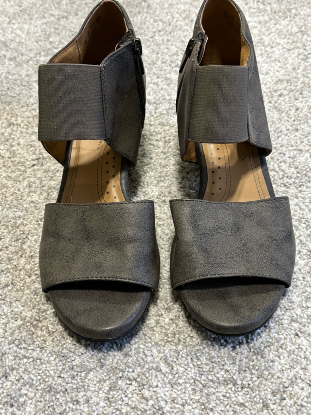 Natural soul Gray Open-Toe Sandals with Elastic Ankle Strap